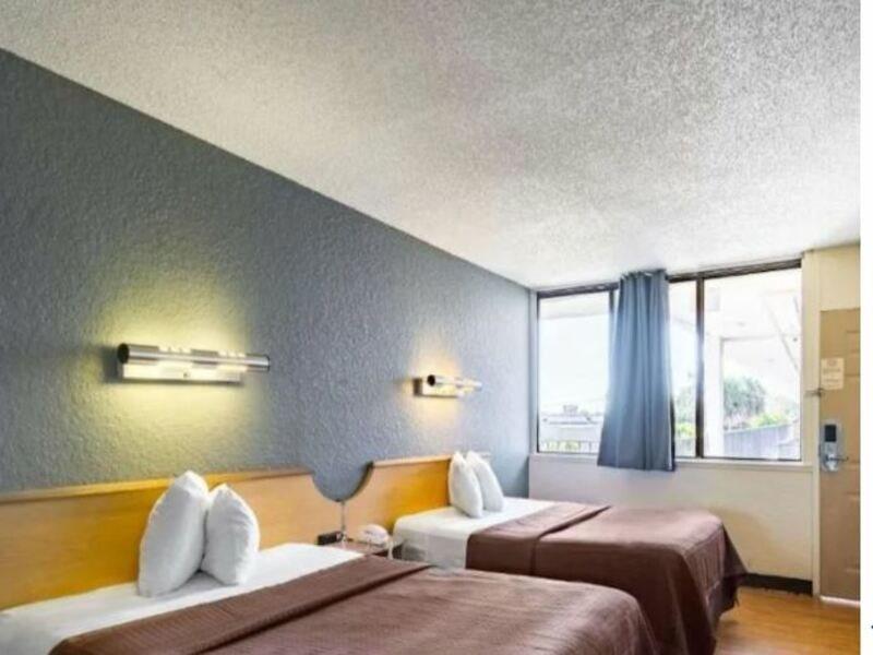 Econo Lodge Palm Harbor - Clearwater מראה חיצוני תמונה