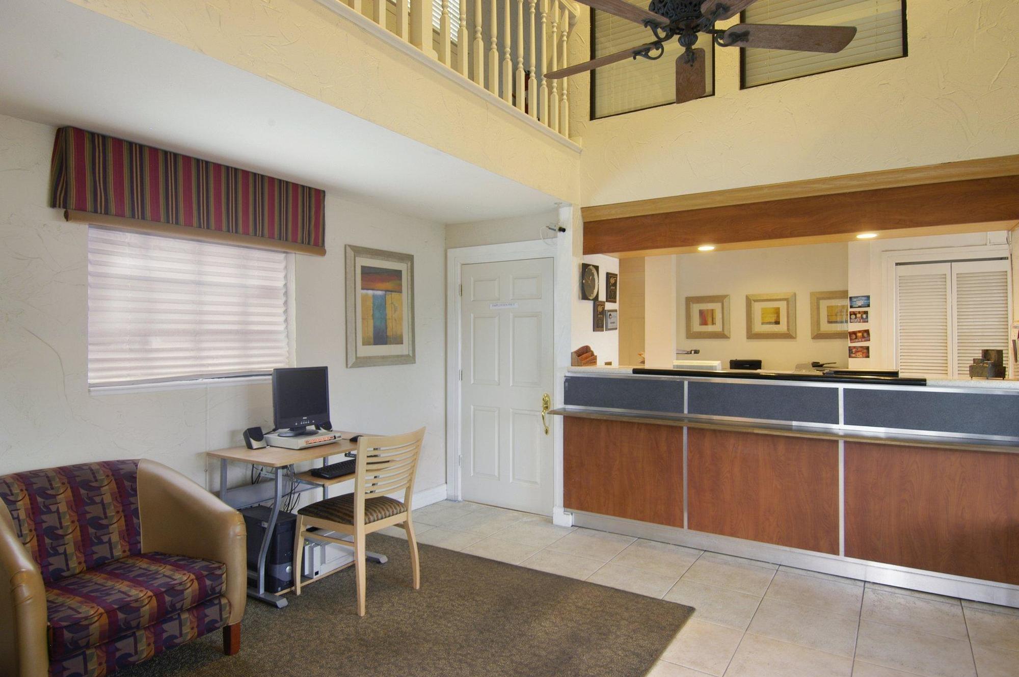 Econo Lodge Palm Harbor - Clearwater מראה חיצוני תמונה