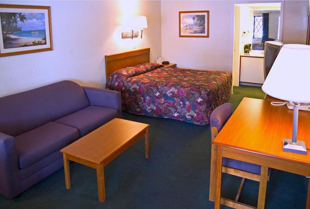Econo Lodge Palm Harbor - Clearwater מראה חיצוני תמונה