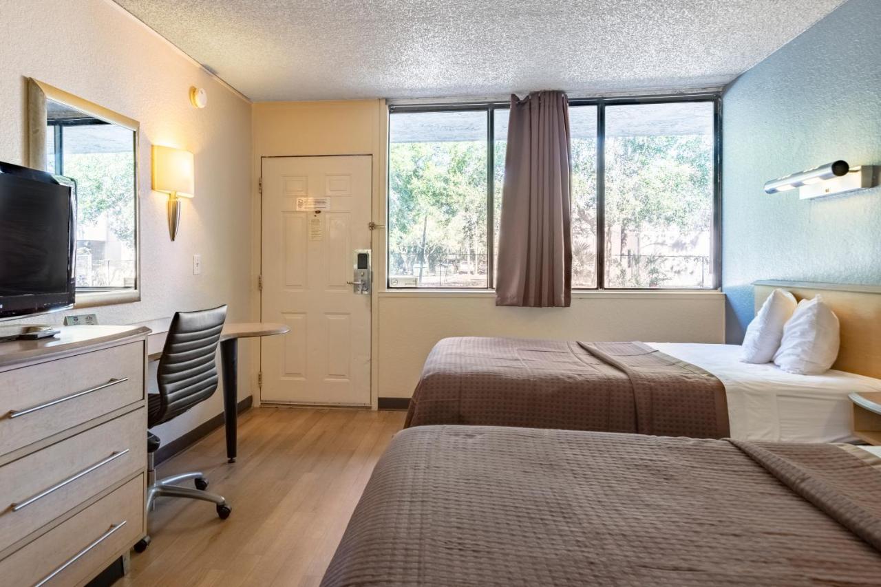 Econo Lodge Palm Harbor - Clearwater מראה חיצוני תמונה
