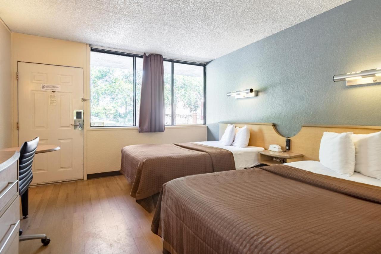 Econo Lodge Palm Harbor - Clearwater מראה חיצוני תמונה