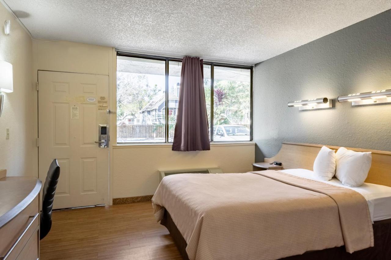 Econo Lodge Palm Harbor - Clearwater מראה חיצוני תמונה