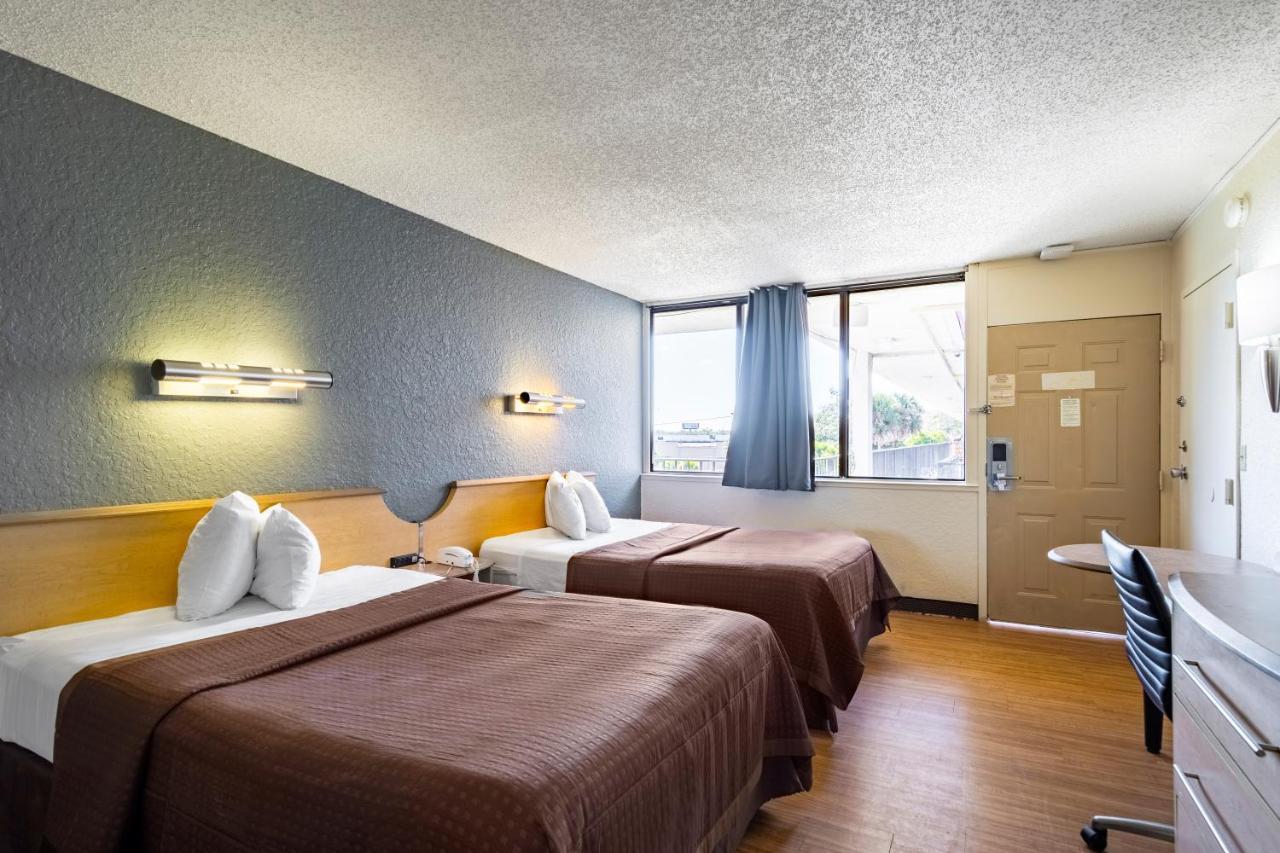 Econo Lodge Palm Harbor - Clearwater מראה חיצוני תמונה