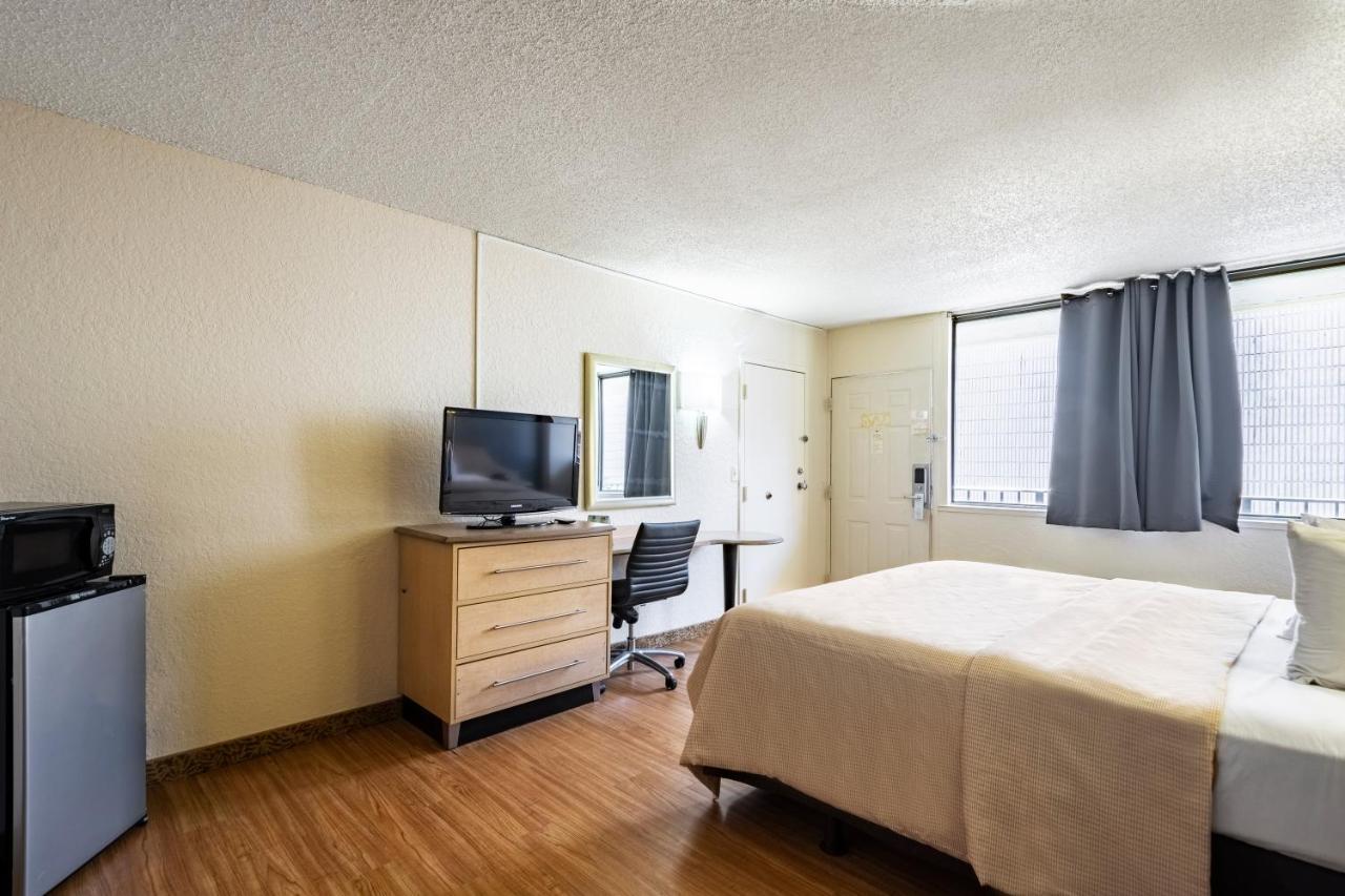 Econo Lodge Palm Harbor - Clearwater מראה חיצוני תמונה