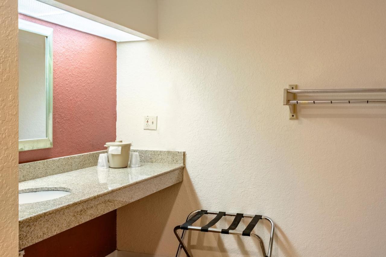 Econo Lodge Palm Harbor - Clearwater מראה חיצוני תמונה