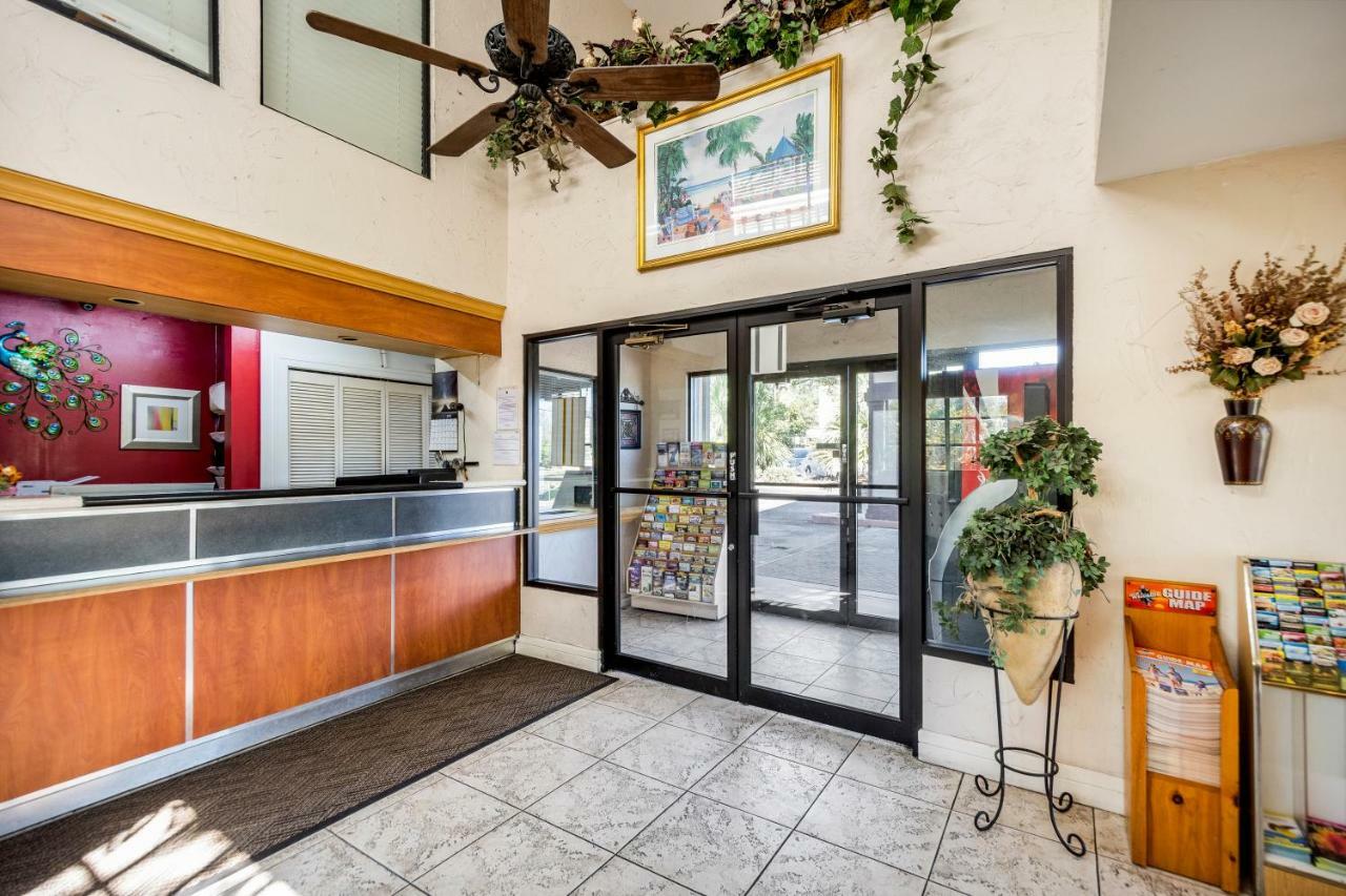 Econo Lodge Palm Harbor - Clearwater מראה חיצוני תמונה